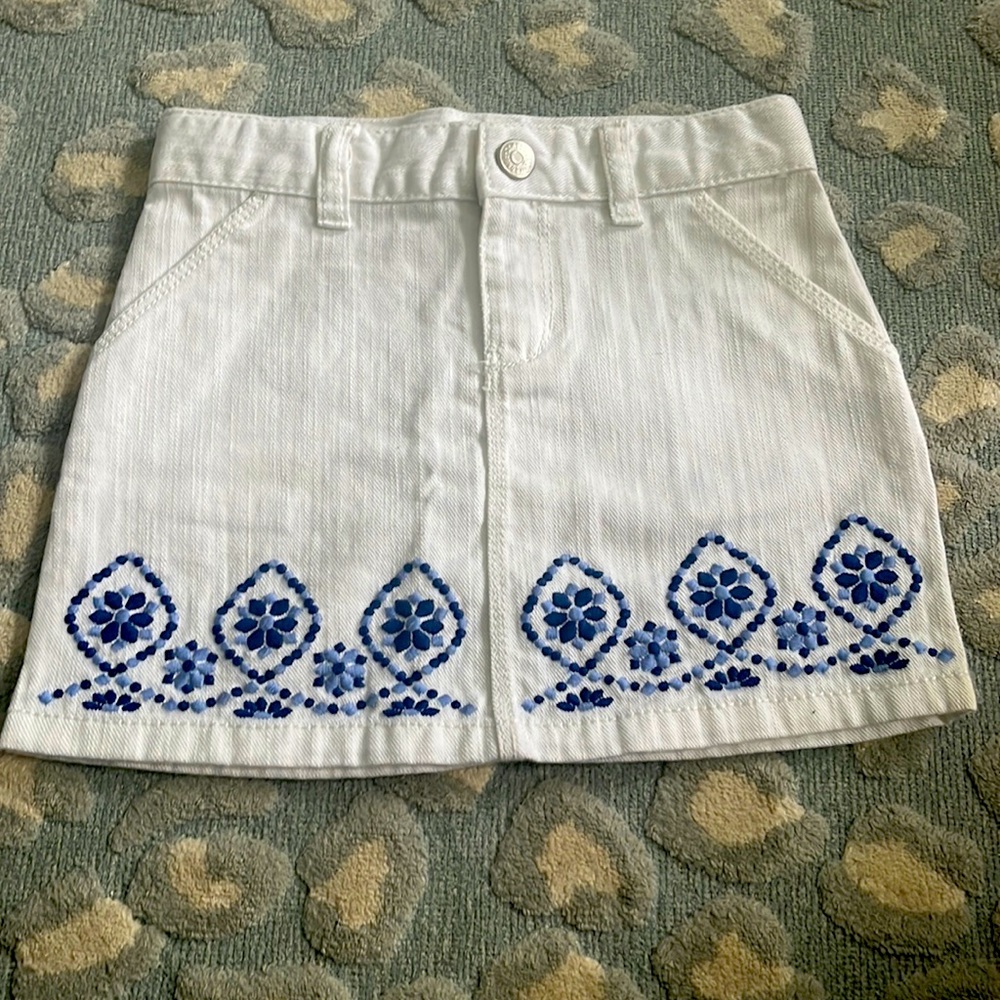 Gymboree size 4 white jean skirt embroidered blue flowers